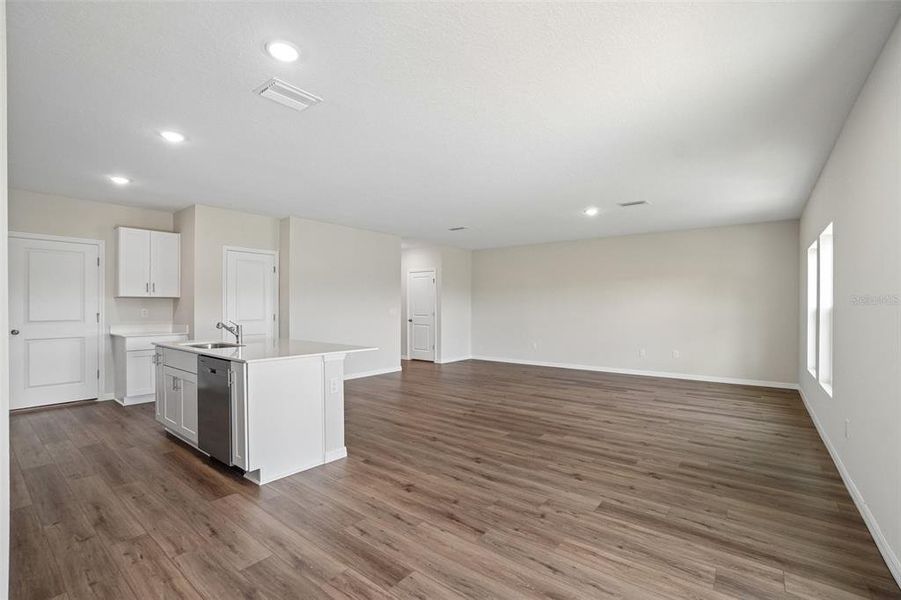 Spacious, unfurnished interior of a new home in Two Rivers, Zephyrhills (Image 19).