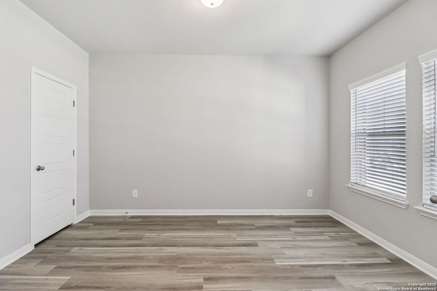 Spacious, unfurnished interior of a new home in Arcadia Ridge - Premier Series, San Antonio (Image 36).