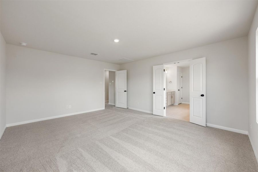 Spacious, unfurnished interior of a new home in Patterson Ranch, Georgetown (Image 11).