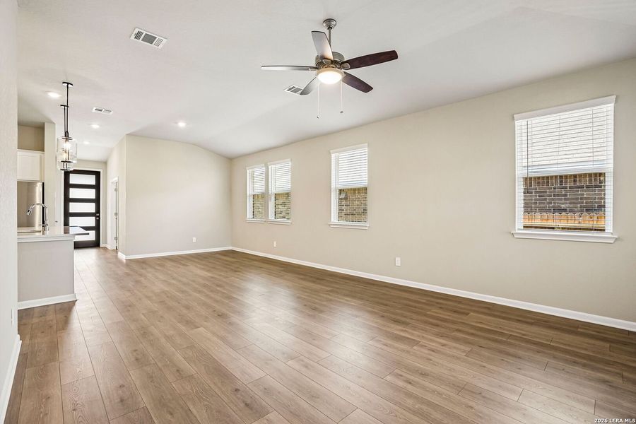 Spacious, unfurnished interior of a new home in Sagebrooke - Premier Series, San Antonio (Image 36).