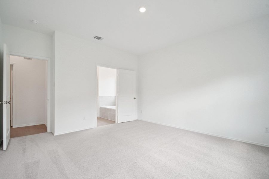 Spacious, unfurnished interior of a new home in Clayton Ranch, Copperas Cove (Image 29).