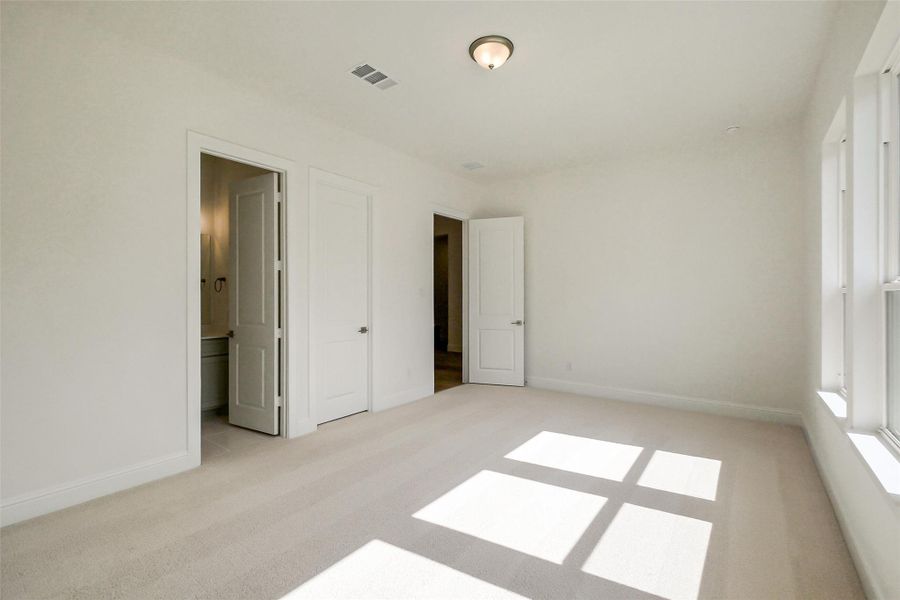 Spacious, unfurnished interior of a new home in Evergreen 70', Conroe (Image 17).