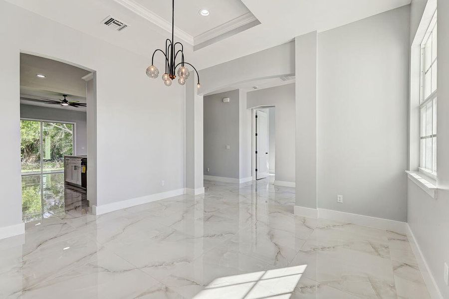 5DM40116_17_18_19_20Interior01