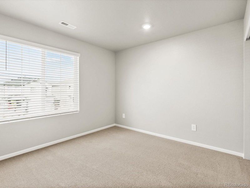 Spacious, unfurnished interior of a new home in Lake Bluff, Greeley (Image 21).