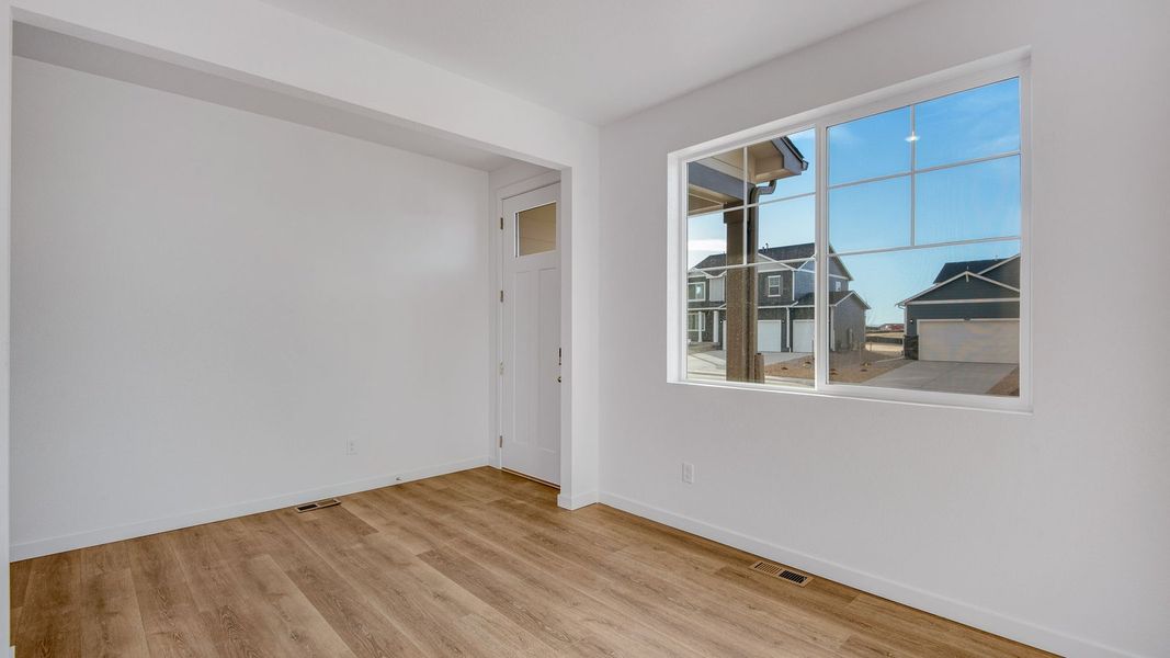 Spacious, unfurnished interior of a new home in Silver Peaks, Lochbuie (Image 16).
