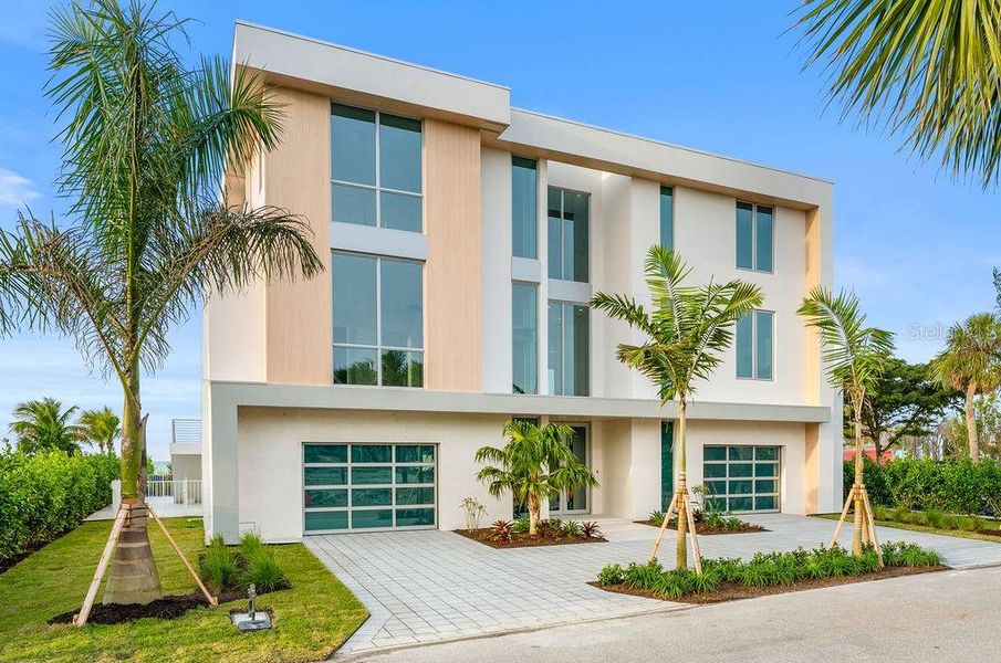 Condo located in Longboat Key, FL showcasing its design and architecture (Image 13).