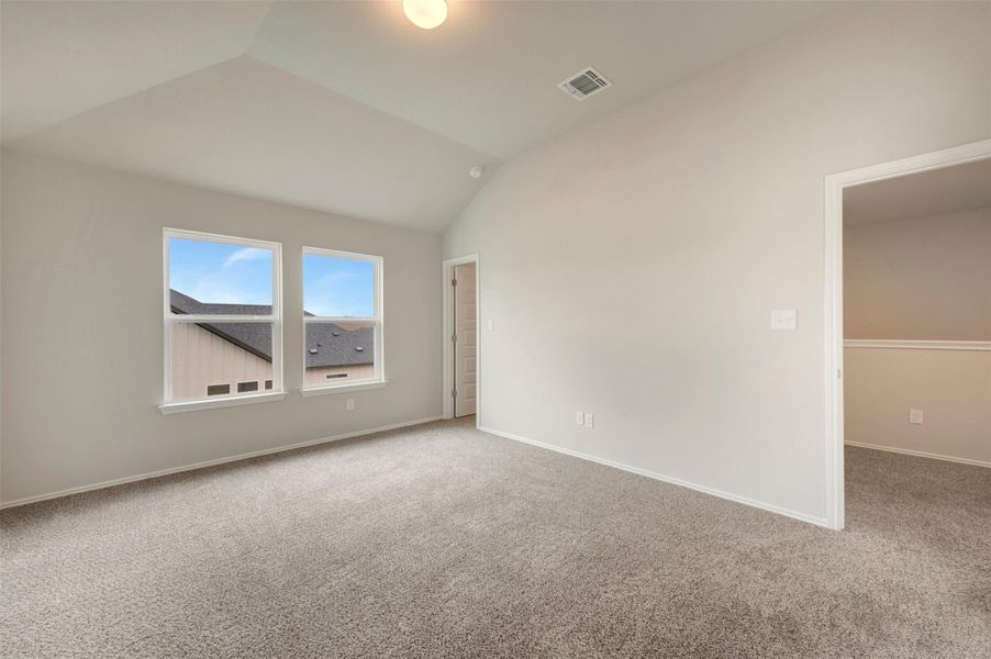 Spacious, unfurnished interior of a new home in Heritage, Dripping Springs (Image 7).