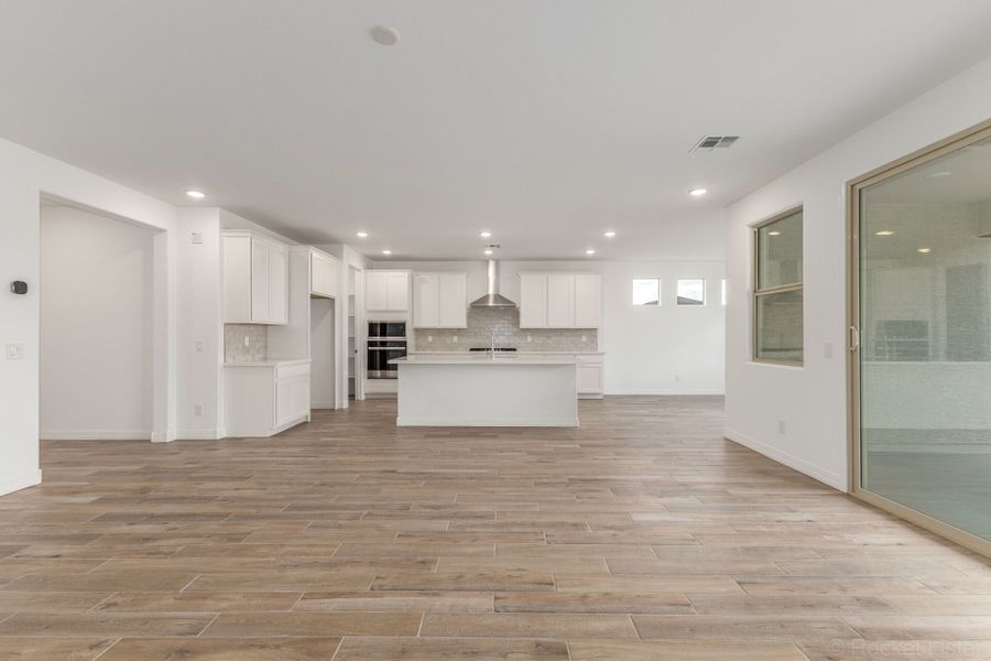 Spacious, unfurnished interior of a new home in Tierra Vistoso, Surprise (Image 10).