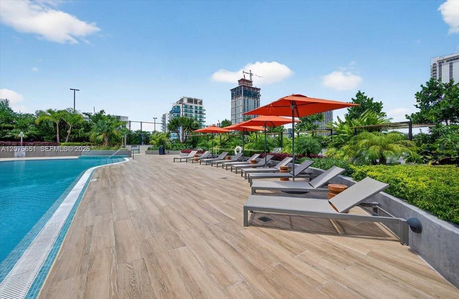 Community amenities in , Miami (Image 32).
