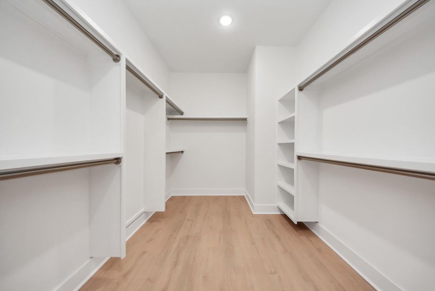 Spacious, unfurnished interior of a new home in , Houston (Image 28).