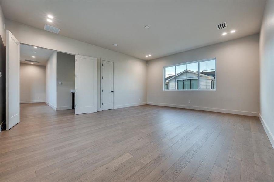 Spacious, unfurnished interior of a new home in , Dallas (Image 25). Spacious, unfurnished interior of a new home in , Dallas (Image 25).