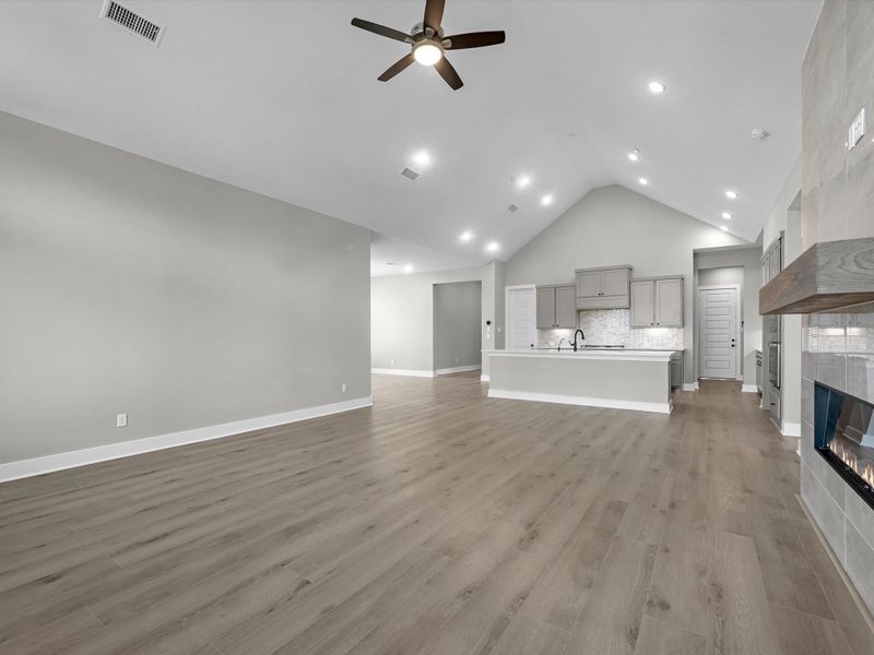 Spacious, unfurnished interior of a new home in Sienna 60’, Missouri City (Image 14).