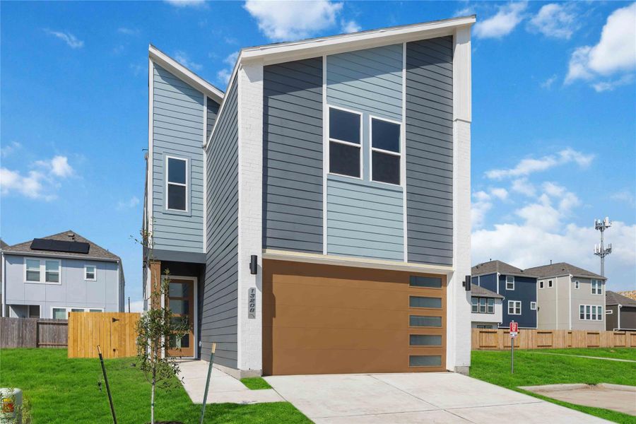Exterior details and patio area of a home in Alicante, Houston (Image 17). Exterior details and patio area of a home in Alicante, Houston (Image 17).
