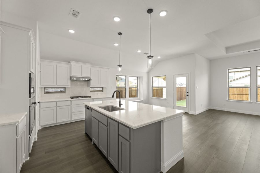 Furnished interior view inside a new home in Meadow Run, Melissa (Image 6). Furnished interior view inside a new home in Meadow Run, Melissa (Image 6).