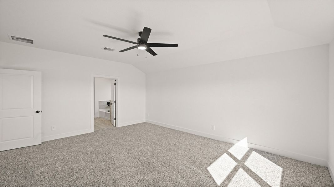 Representative unfurnished interior of a home built from the Denton by D.R. Horton in Chapel Lakes, Montgomery (Image 27).