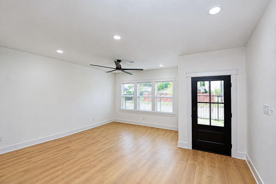 Spacious, unfurnished interior of a new home in , Houston (Image 17).
