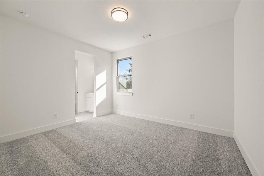 Spacious, unfurnished interior of a new home in Rolling Creek Ranch, Aledo (Image 37).