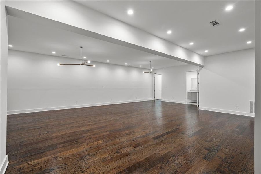 Spacious, unfurnished interior of a new home in , Atlanta (Image 33).