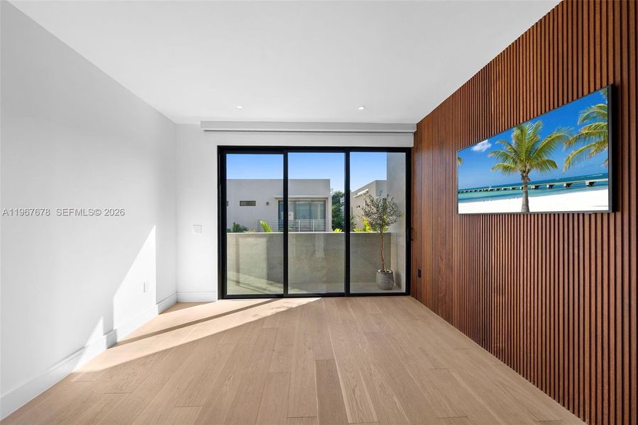 Spacious, unfurnished interior of a new home in , Miami (Image 81).