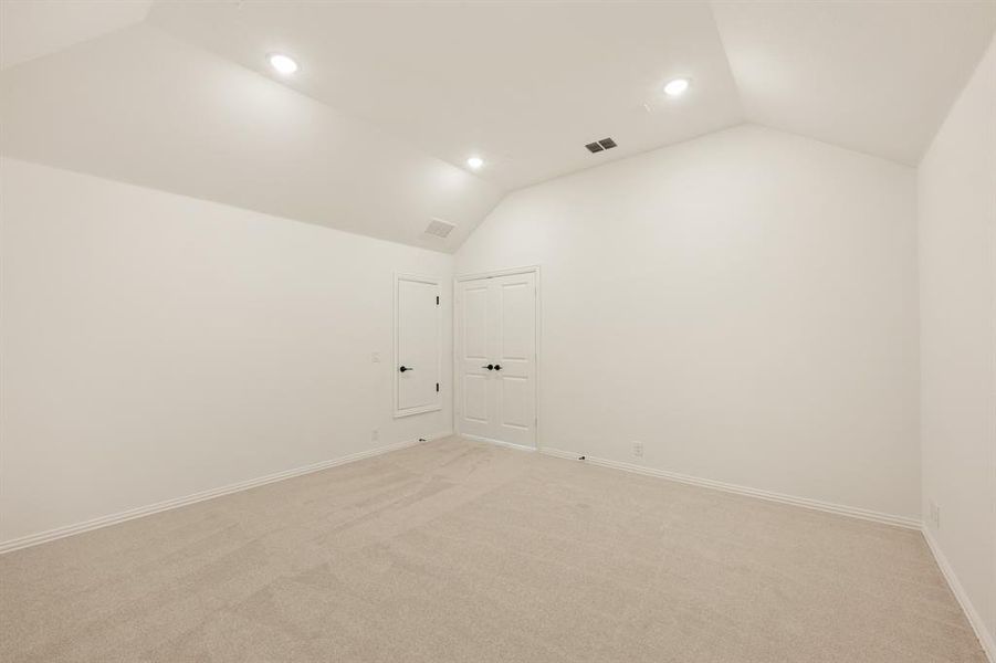 Spacious, unfurnished interior of a new home in Timberbrook, Justin (Image 25).