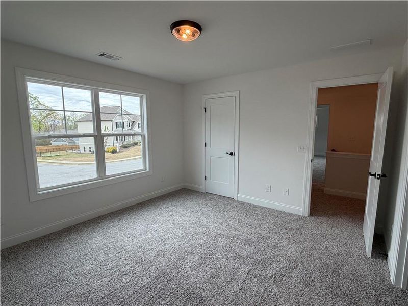 Spacious, unfurnished interior of a new home in , Jefferson (Image 39).