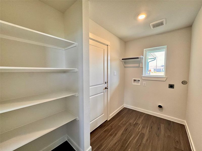 Spacious, unfurnished interior of a new home in Santa Fe, Cleveland (Image 14).