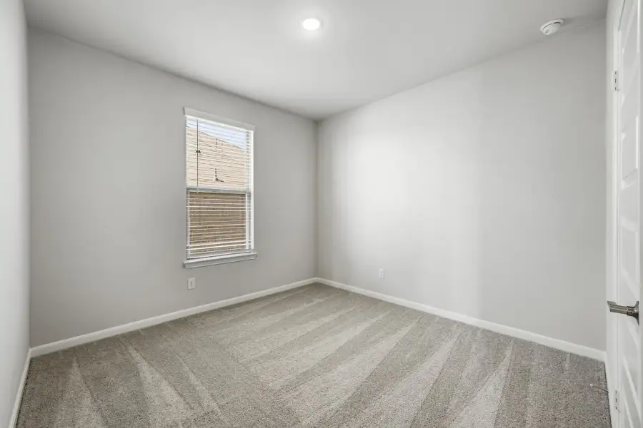 Spacious, unfurnished interior of a new home in Tinsley Meadows, Van Alstyne (Image 11).