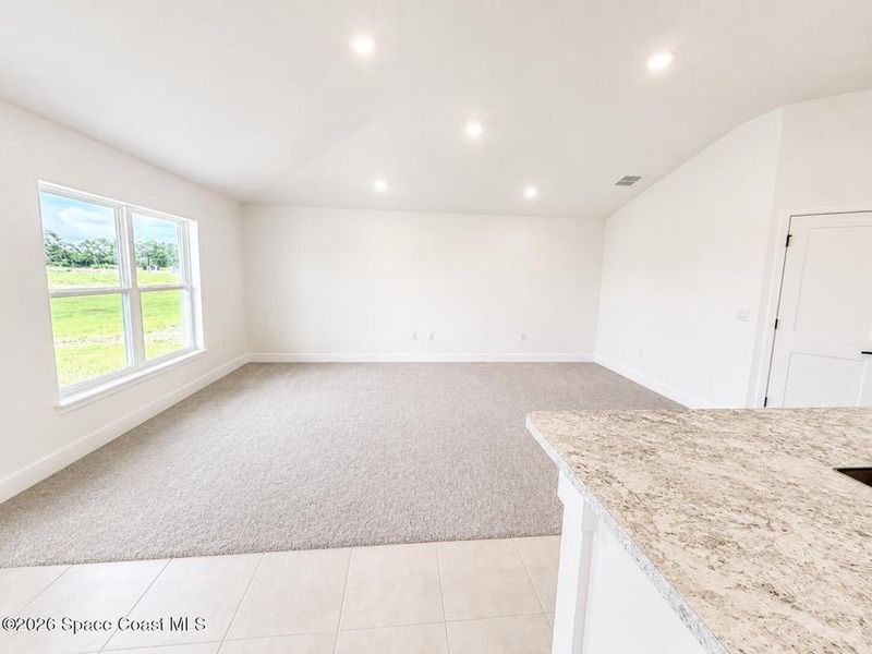 Spacious, unfurnished interior of a new home in St. John's Preserve, Palm Bay (Image 19).