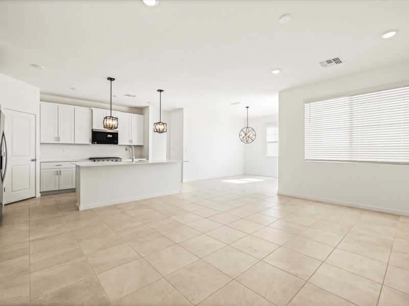 Spacious, unfurnished interior of a new home in Mesquite Mountain Ranch at Frontera, Surprise (Image 5).
