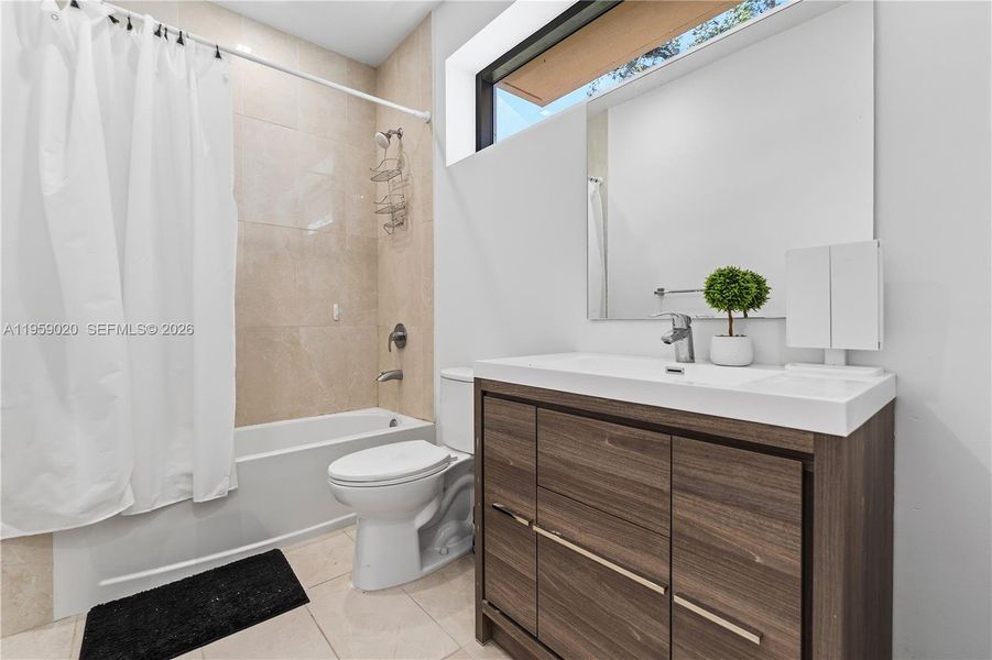 Furnished interior view inside a new home in , Dania Beach (Image 28).