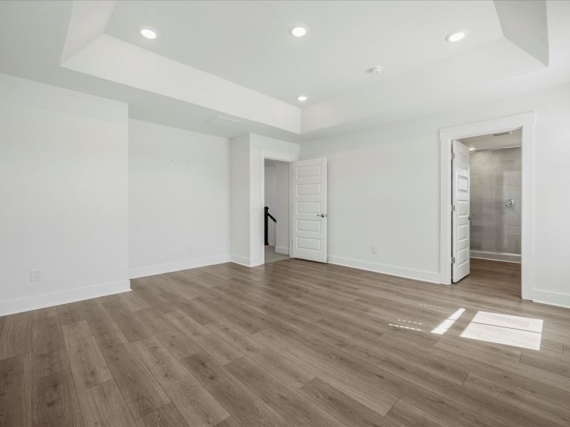 Spacious, unfurnished interior of a new home in The Coves at Lakes of Cane Bay II, Summerville (Image 20).