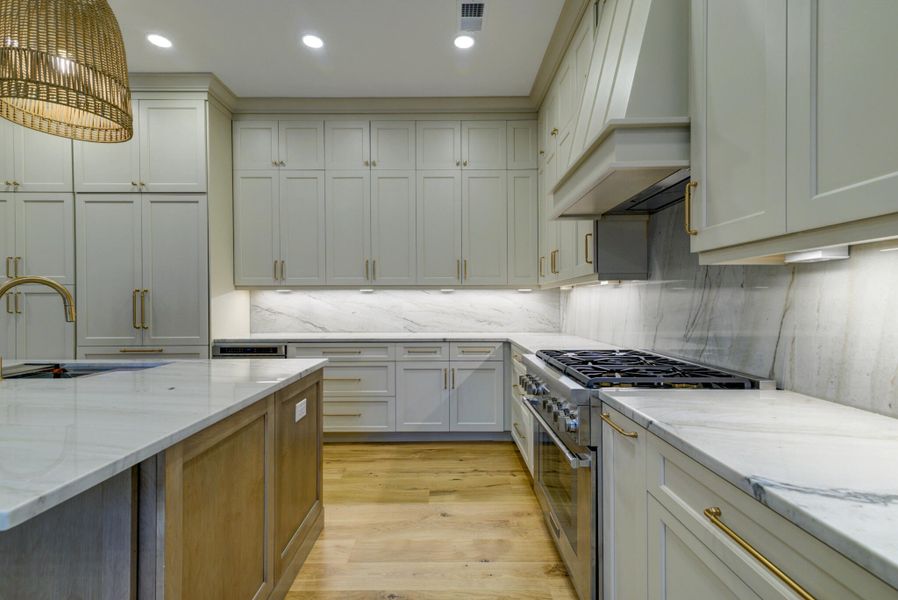 Furnished interior view inside a new home in , Seabrook Island (Image 19).