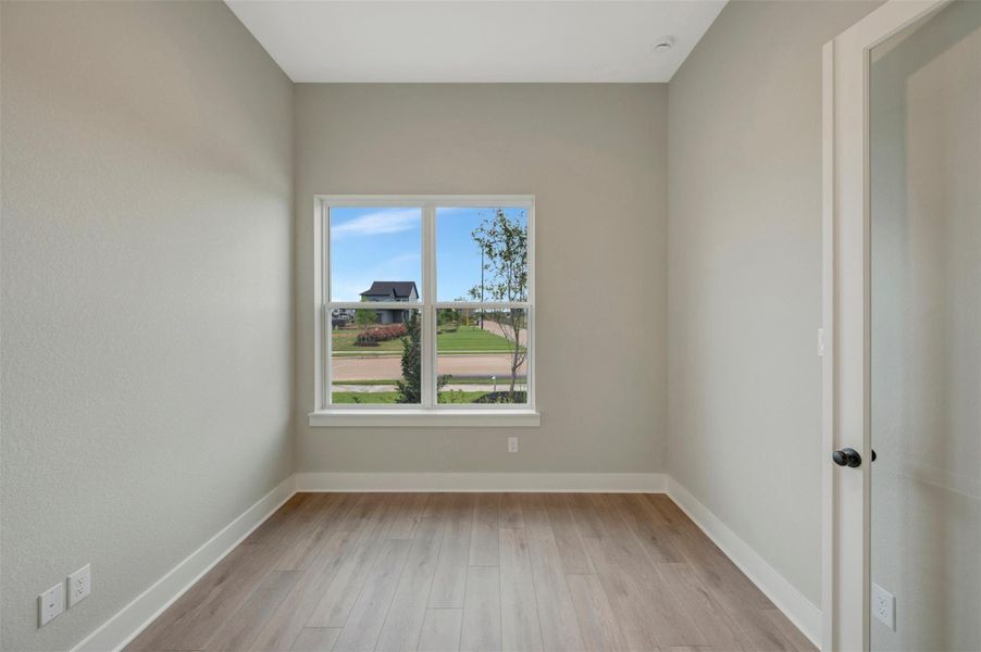 Spacious, unfurnished interior of a new home in Elyson - Reserve Collection, Katy (Image 20).