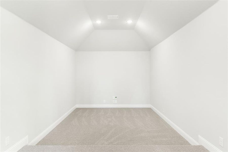 Spacious, unfurnished interior of a new home in Crystal Lake Estates, Red Oak (Image 36).