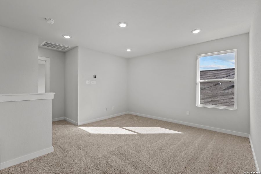 Spacious, unfurnished interior of a new home in Agave, San Antonio (Image 21).