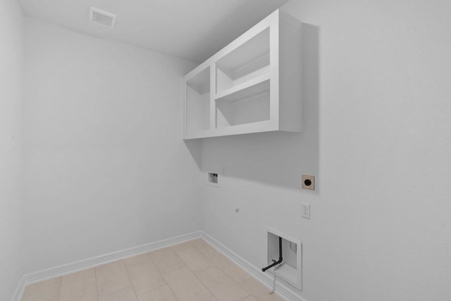 Spacious, unfurnished interior of a new home in Brookewater, Rosenberg (Image 8).