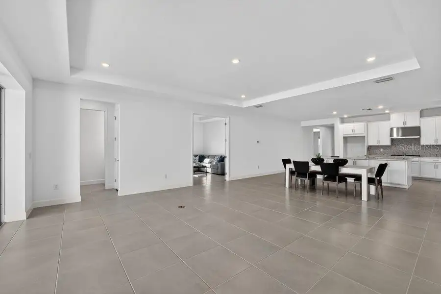 Spacious, unfurnished interior of a new home in Hammock at Two Rivers, Zephyrhills (Image 29).