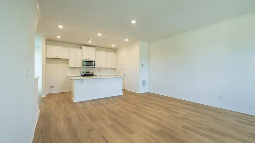 Spacious, unfurnished interior of a new home in Benteen Reserve, Atlanta (Image 14).