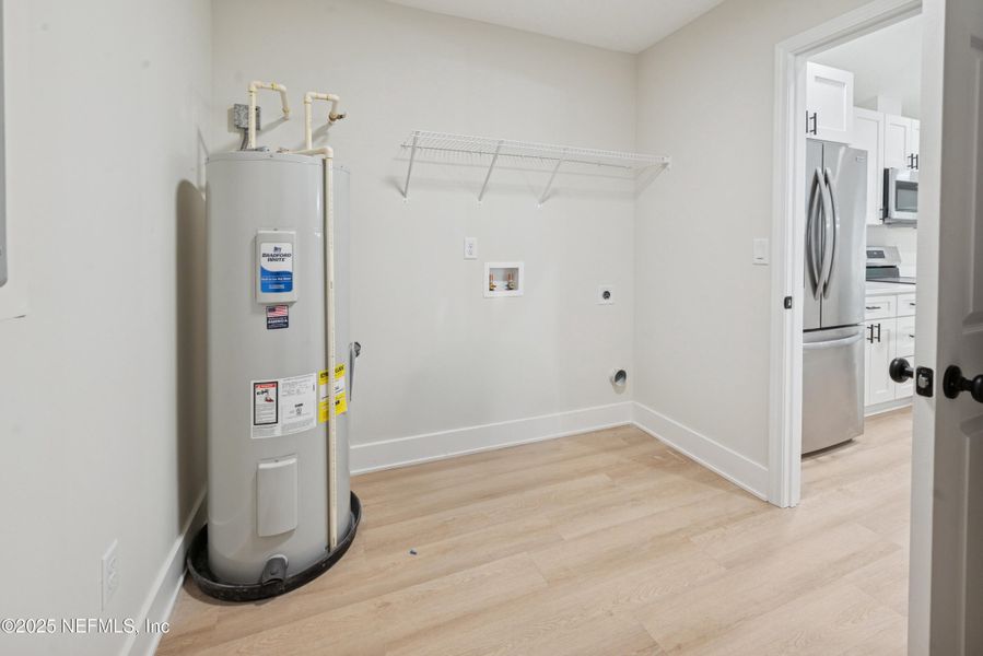 Spacious, unfurnished interior of a new home in , Florahome (Image 37).