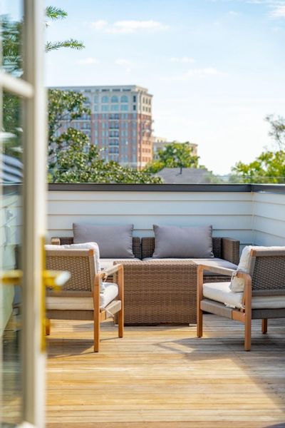 Exterior details and patio area of a home in , Charleston (Image 4).