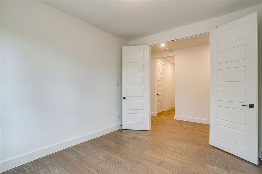 Spacious, unfurnished interior of a new home in Terrace Oaks, Arlington (Image 22).