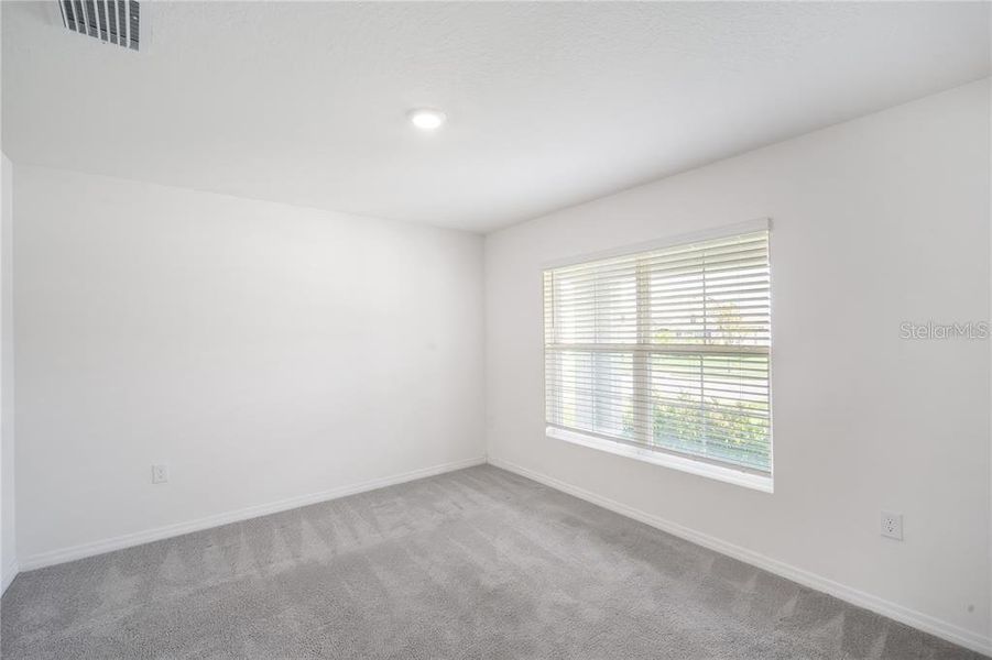 Spacious, unfurnished interior of a new home in Abbott Park, Zephyrhills (Image 18).