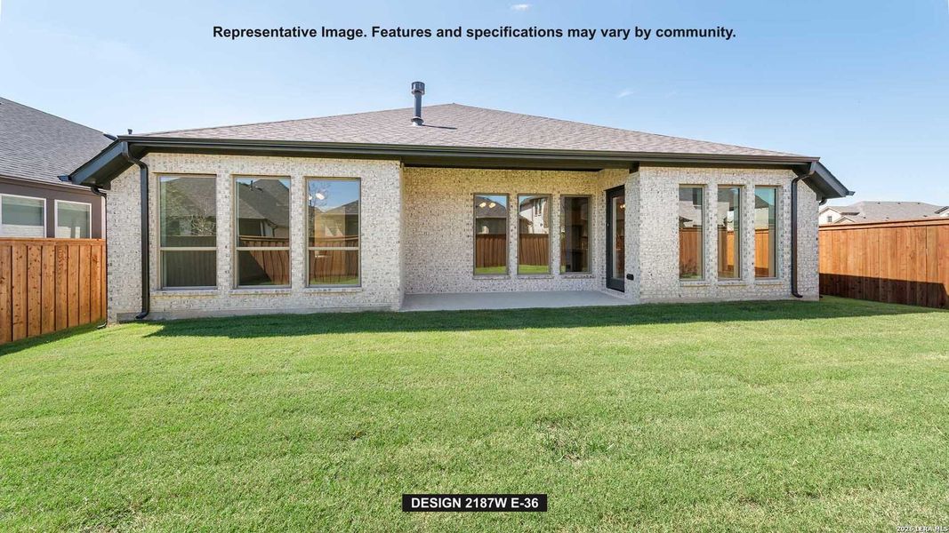 Exterior details and patio area of a home in Arcadia Ridge, San Antonio (Image 2).