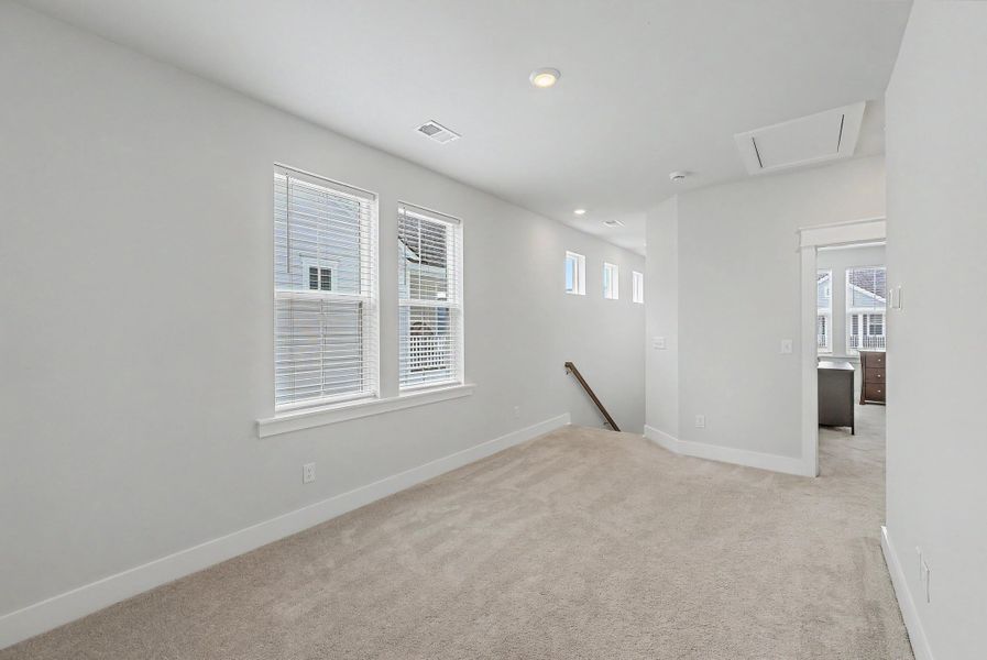 Spacious, unfurnished interior of a new home in Carnes Crossroads, Summerville (Image 22).