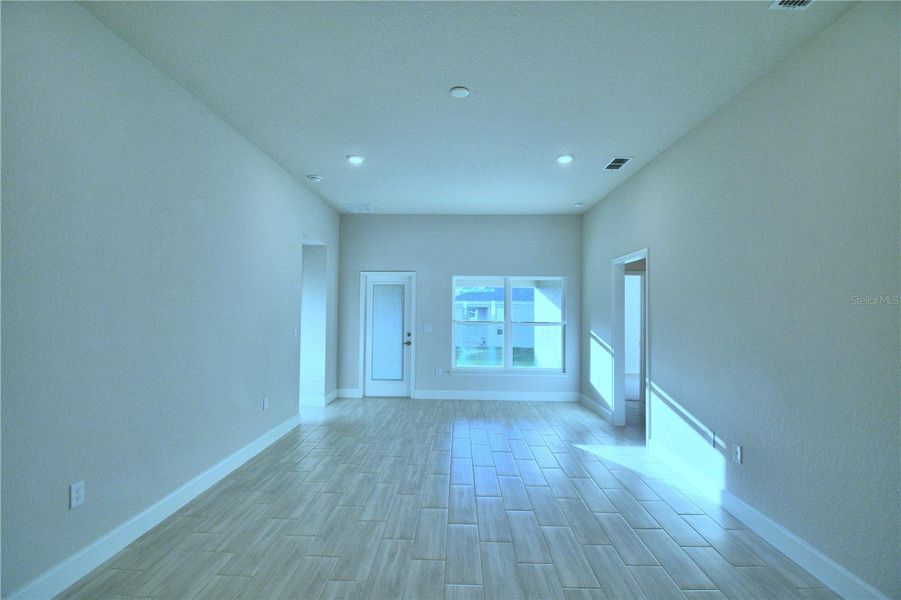Spacious, unfurnished interior of a new home in Magnolia Park, Haines City (Image 16).