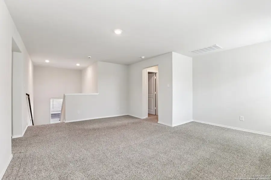 Spacious, unfurnished interior of a new home in Solana Ridge, San Antonio (Image 11). Spacious, unfurnished interior of a new home in Solana Ridge, San Antonio (Image 11).