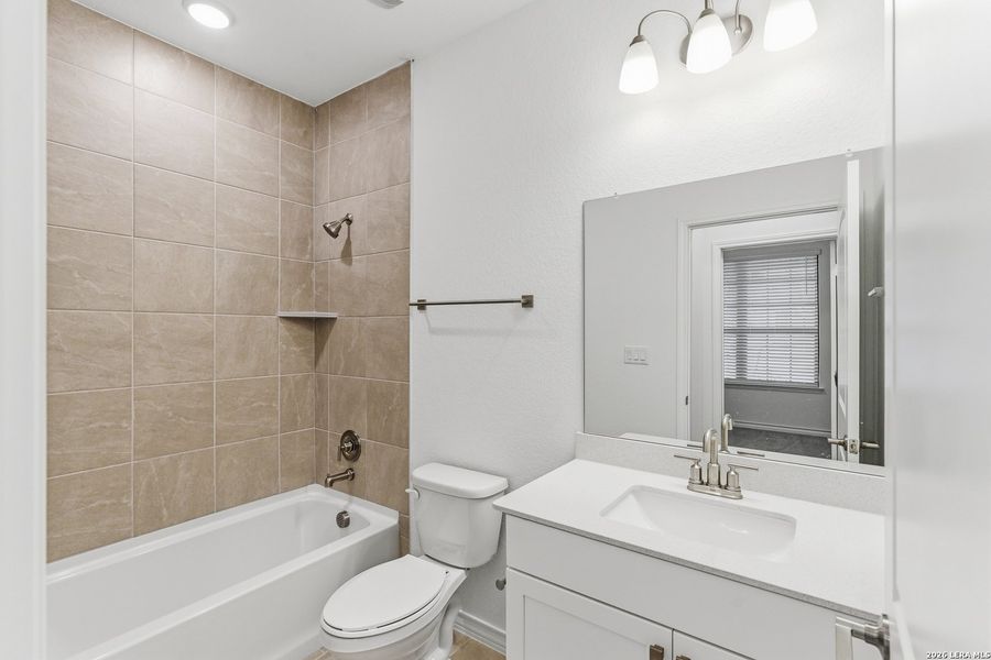 Furnished interior view inside a new home in Lily Springs, Seguin (Image 14).