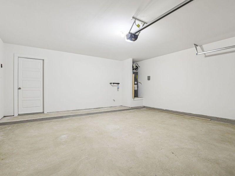 Spacious, unfurnished interior of a new home in Stetson Ridge, Marion (Image 25).