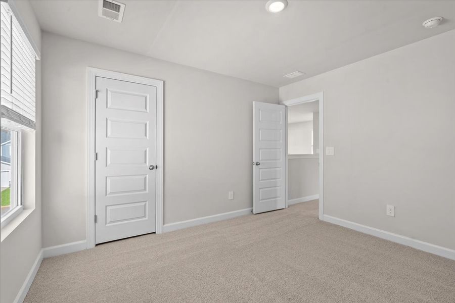 Spacious, unfurnished interior of a new home in Creek Ridge - Heritage Collection, Spartanburg (Image 17).