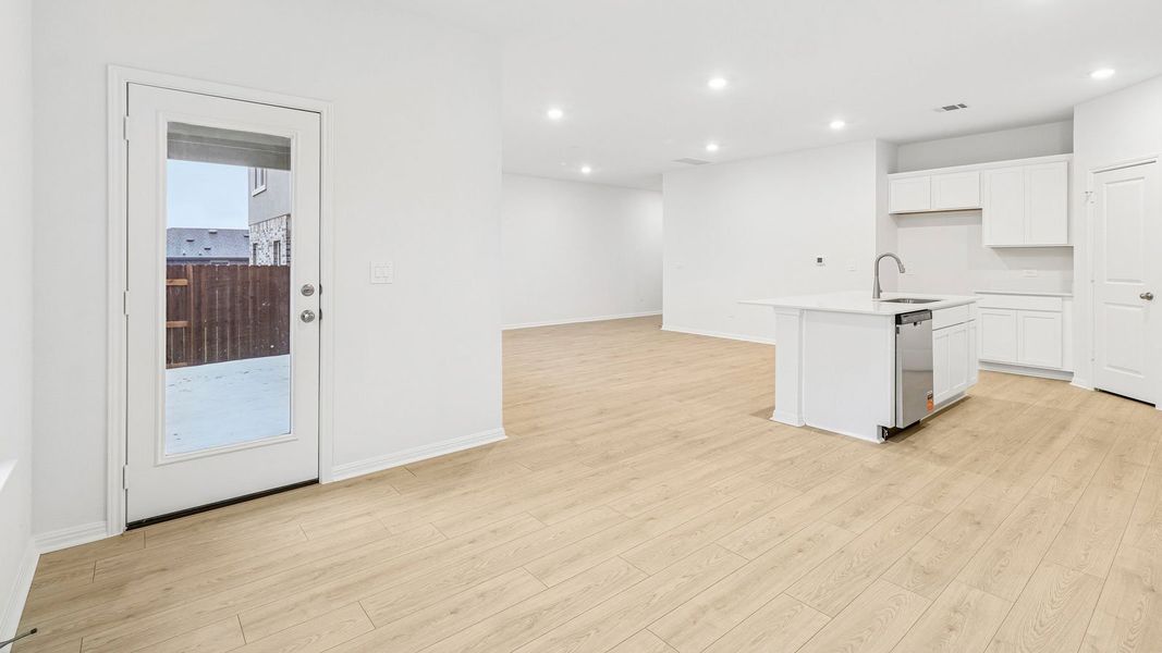 Spacious, unfurnished interior of a new home in Bar W Ranch, Leander (Image 17).
